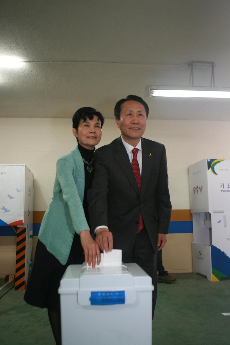 D-5. 조영택, 풍암동 주민센터에서 사전투표 durl.me/8q8czm