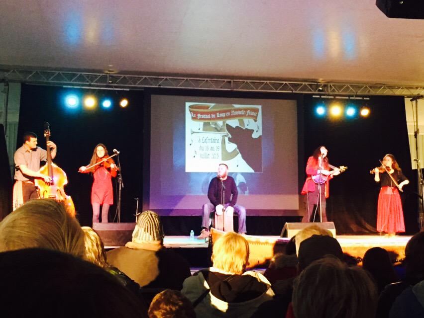 doyon_'s tweet photo. @CSViamonde En musique avec Les Coureurs des bois, tous des finissants de Le Caron! Quel talent, quel entrain! http://t.co/YgGMmEauVm