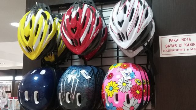 GramediaMaRI1's tweet photo. Dapatkan HeLm Bicle Rp. 240.000,, 
Hanya di Gramedia Mari. http://t.co/Zb4RlJ4EpS