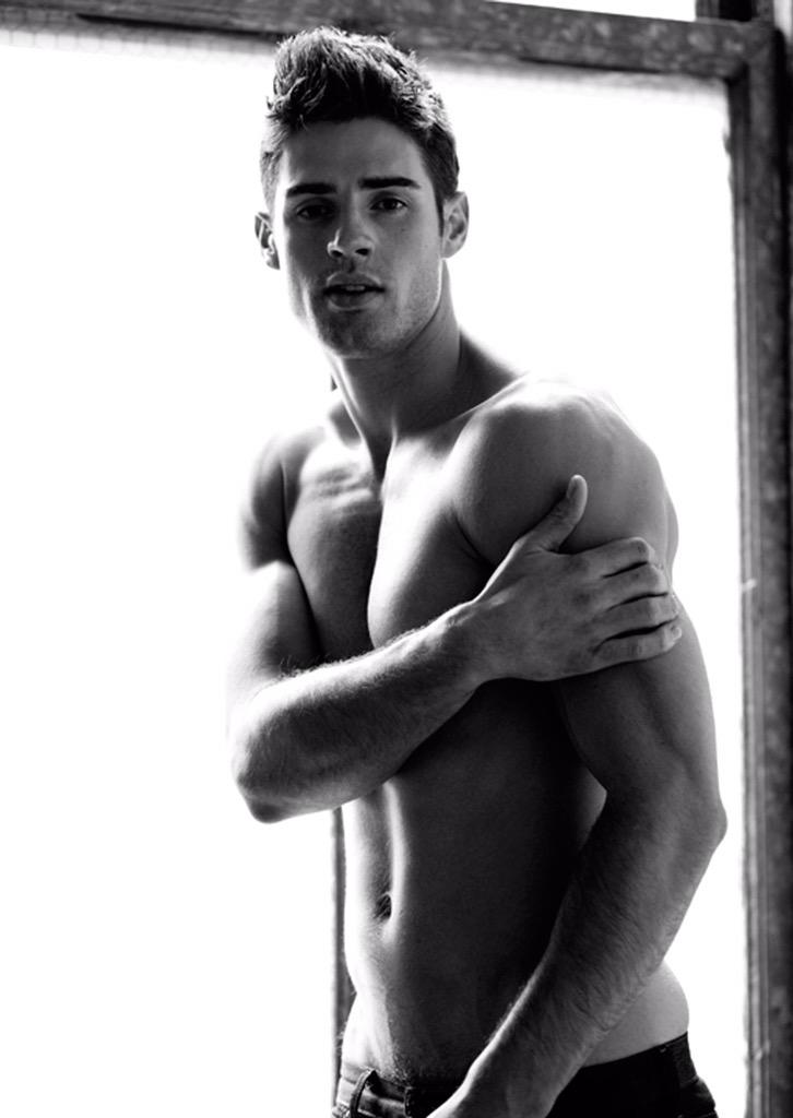 SexGodGrey_'s tweet image. 