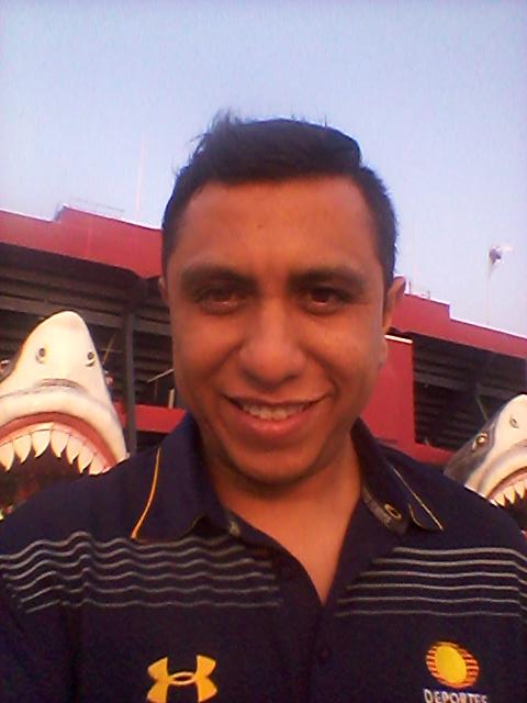 Me muerde el Tiburòn. Ya en el Pirata para narrar el Veracruz vs Pumas. Juega con nostros con el HT #TiburonOPumaEnTD