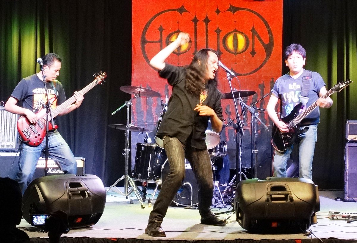CulturasBolivia's tweet photo. #HellionRock ofrece un gran concierto de música rock en #PatioCultural de gran calidad interpretativa http://t.co/XTzrs8J4zZ