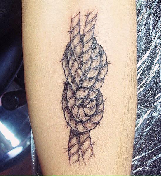 THSTattoo's tweet photo. Check out this detailed #blackandgray #figure8knot #tattoo by Adam #fineline http://t.co/9HAWXdXiD8
