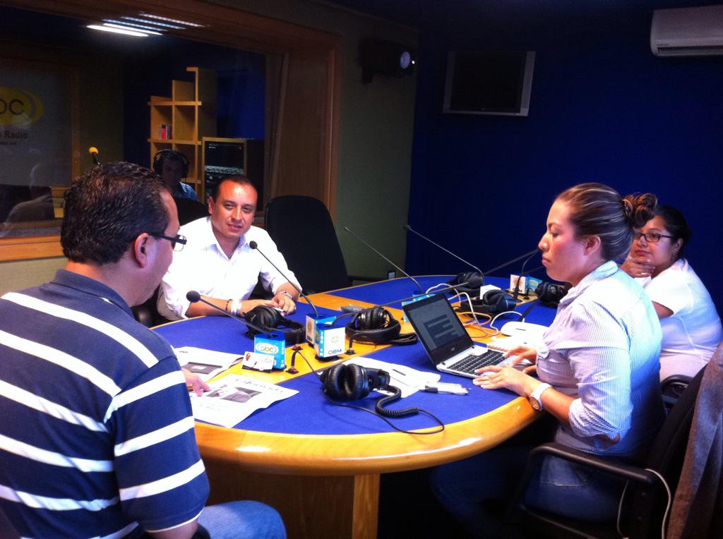 ValeriaMarcial's tweet photo. El invitado de hoy en @Platicas_decafe por el 92.9 fm http://t.co/VXWgqbLx6D