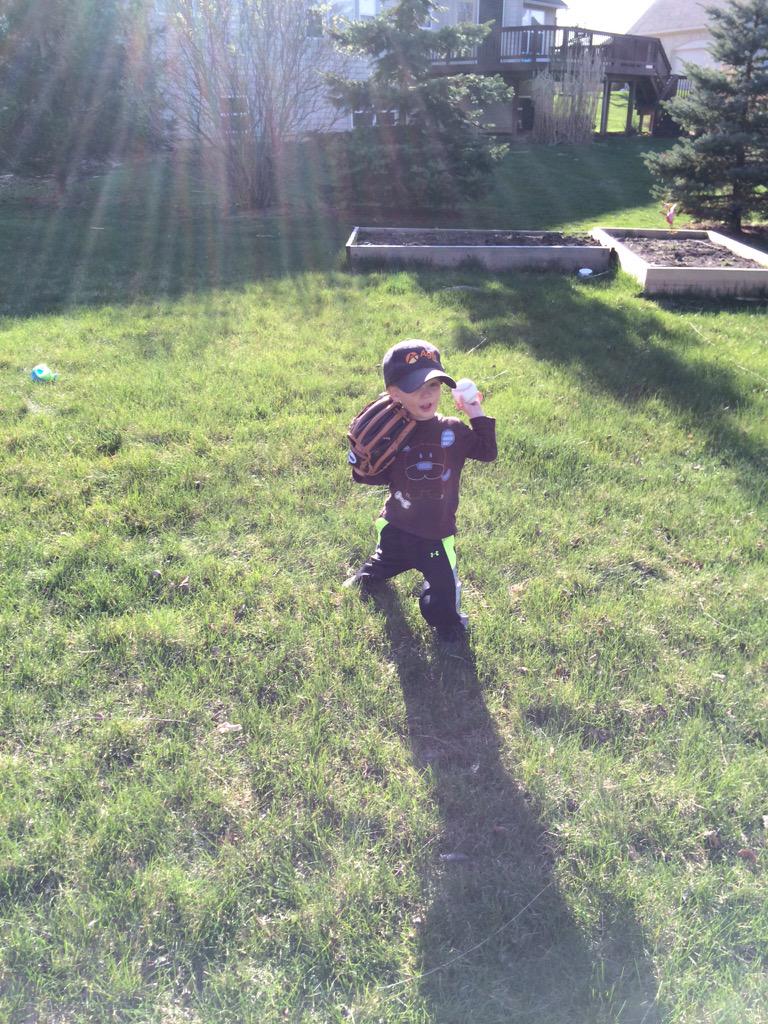 beattie_74's tweet photo. First official game of catch. Not of the season but ever. #ProudPoppa #CallTheHall http://t.co/WEJF30JaZZ