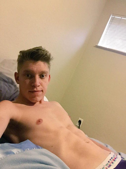 Be camming on http://t.co/9A19bcXxdm in about 30 mins. Cum say hi! #gay #gaycamshow #gaypornstar http://t