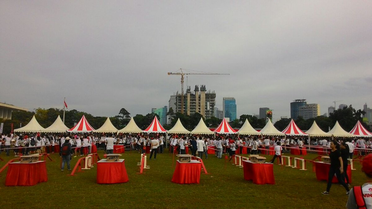 OCBC_Indonesia's tweet photo. Partners, ini keseruan suasana pagi ini bersama segenap keluarga besar Bank OCBC NISP di acara #ONEPICDAY2015 Jakarta http://t.co/imnXXTntB9