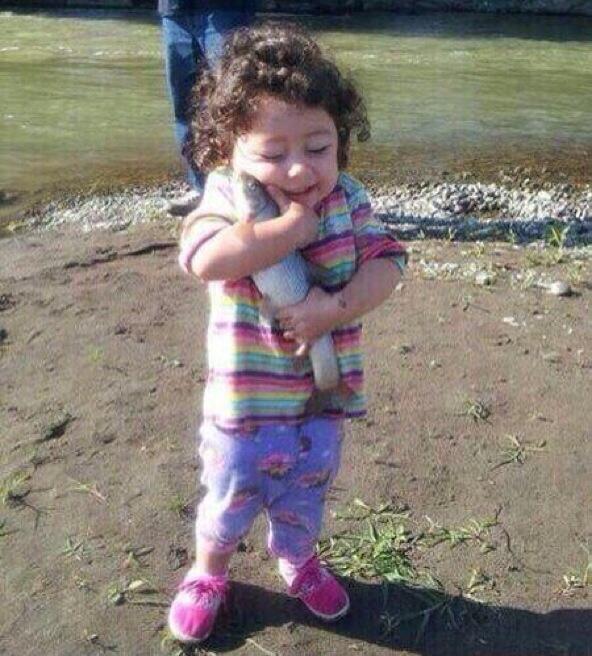 funnyorfact's tweet photo. I wanna be this happy: http://t.co/HdJe5w75pY