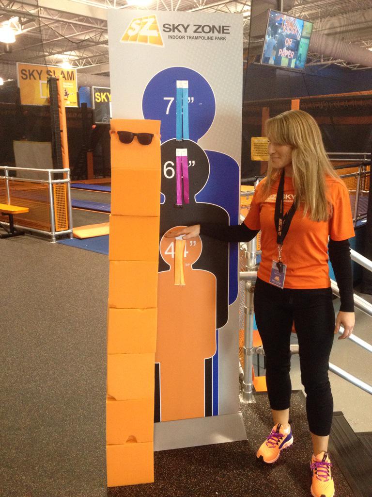 TheRealFoamy's tweet photo. Testing my employees, but I can't get anything past them. #SizeSeparation #SkyZoneOcean http://t.co/AH4ETc9apv