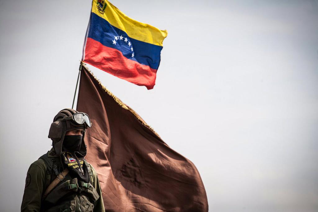 Colombia - Operaciones Militares de la FANBV CDZfu82WoAEd7FD