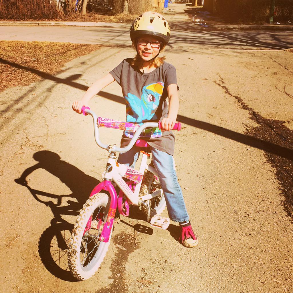 SilverFoxy1982's tweet image. #First2Spring