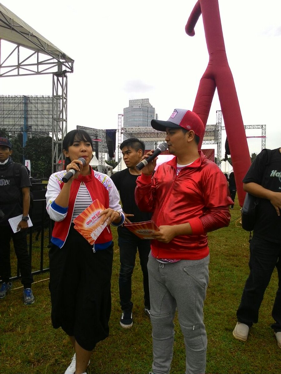OCBC_Indonesia's tweet photo. Fun Games di acara #ONePICDAY2015 http://t.co/e6Rg61ZNyj