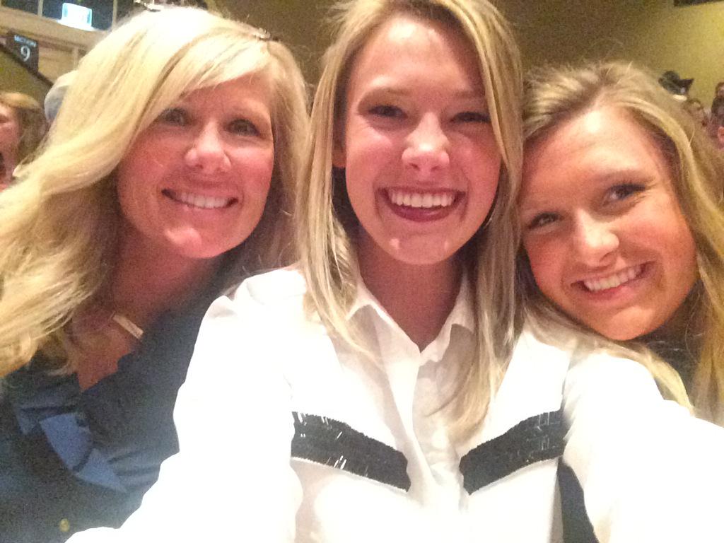 One minute from seeing <a href="/erinmccarley/">Erin McCarley</a> and the rest of the <a href="/tenoutoftenn/">Ten Out of Tenn</a> gang!  Is this real life? #erinsbiggestfans