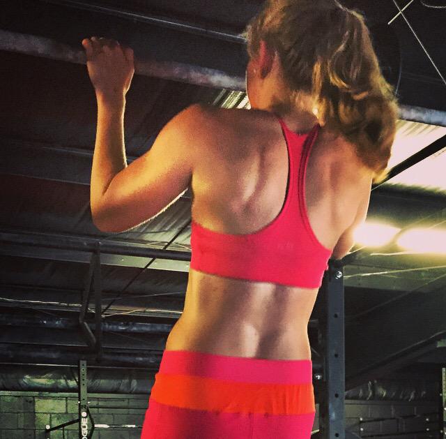 TeamJooper's tweet photo. Back #Muscles are coming in nicely #FitFam #PullUpHold #FitSpo #Workout #Fitness #Crossfit #NoExcuses #gym http://t.co/QaxxE9RRZG