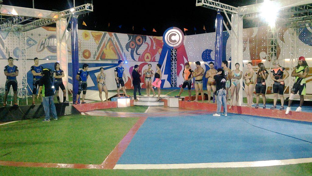 RTS_CombateEc's tweet photo. .@stephronquillo5 expresa que ama a su familia y que no se estaba burlando. #FinalAquadanceEnCombate http://t.co/txxB6EcQ8Q
