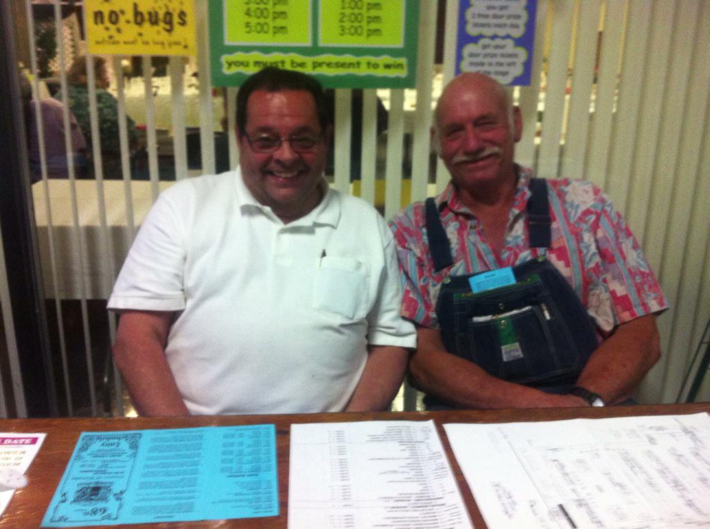 RFSnGT's tweet image. Art and David waiting to complete your flower show entry paperwork.