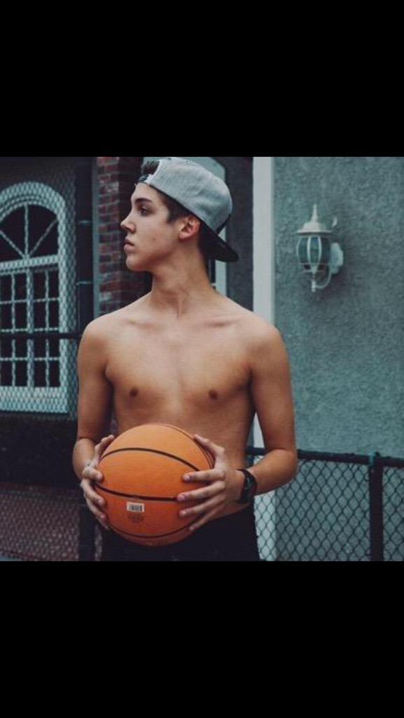 MattMyWay's tweet photo. I WANNA LICK HIS NECK SOBADO,MGSHSJA http://t.co/prSS1GUTQb