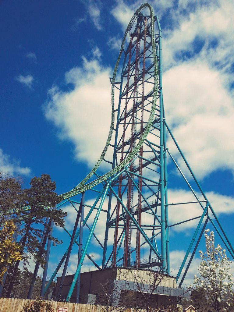 JMadrid13x's tweet photo. Lots of fun today :D @LHS_Lancer @LincolnPhysics #sixflags #physics2015 http://t.co/dj9HceNTh3
