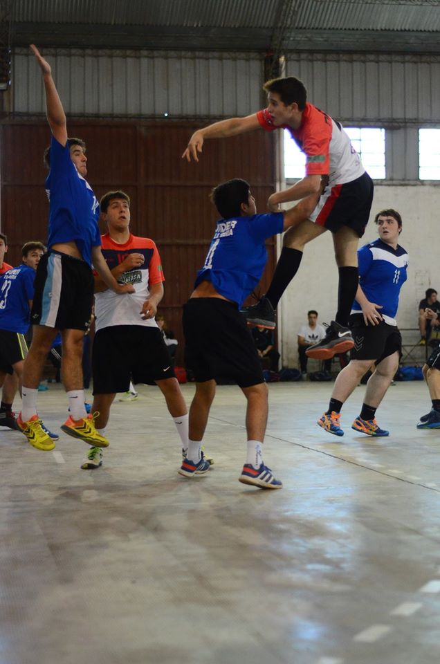 Mañana FUNDER se enfrenta contra Rio Ceballos en mujeres y Pias B en varones!!! Éxitos...