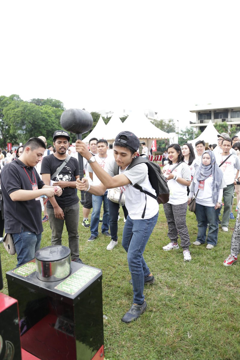 OCBC_Indonesia's tweet photo. Fun Games di acara #ONePICDay2015 Bank OCBC NISP di lapangan Aldiron Jakarta. http://t.co/k41PqwHLBU