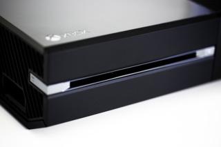 Windows 10 Coming to Xbox One After PC - gamespot.com/articles/windo…