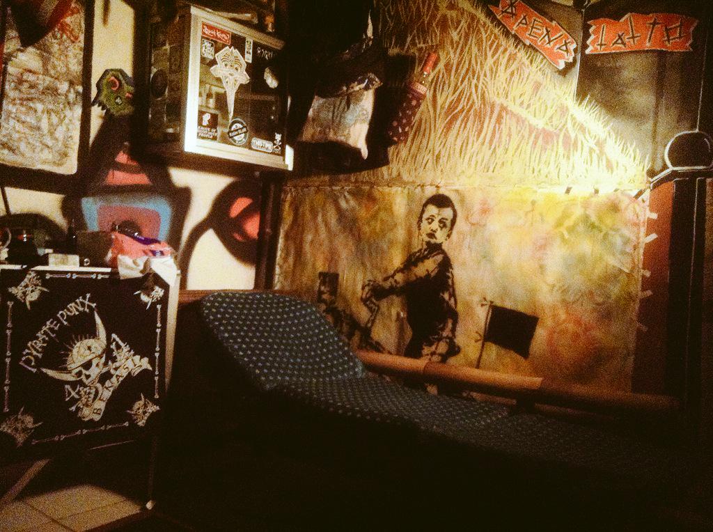 ApenaHouse's tweet photo. RoomTatto http://t.co/hmvdc7OOze