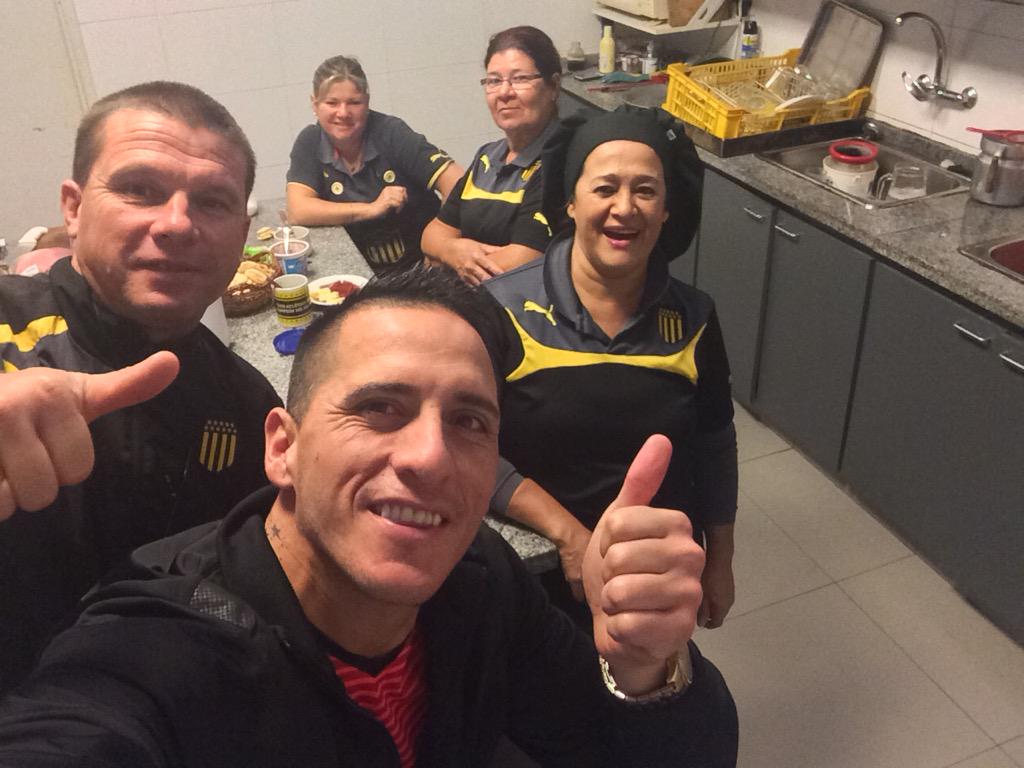El primero en llegar desayunando en mi segunda con casa con gente buena !!