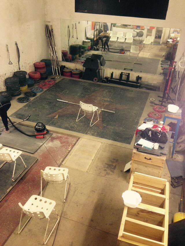 oxolympiclift's tweet photo. #liftingleague @OXPWLC vs @westwaybarbell We are even hoovering for this big event! @GBWeightLifting http://t.co/YFtxCVPgUz