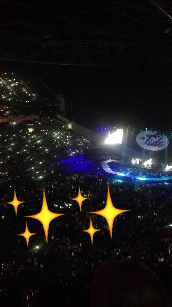 ashjt150's tweet photo. Such a good night last nightπβ€οΈ @TheVampsband @TheTide @LukeFriendMusic @UnionJworld #TheVampsOnTour #TheTideAtTheO2 http://t.co/l3YnVvKiv9