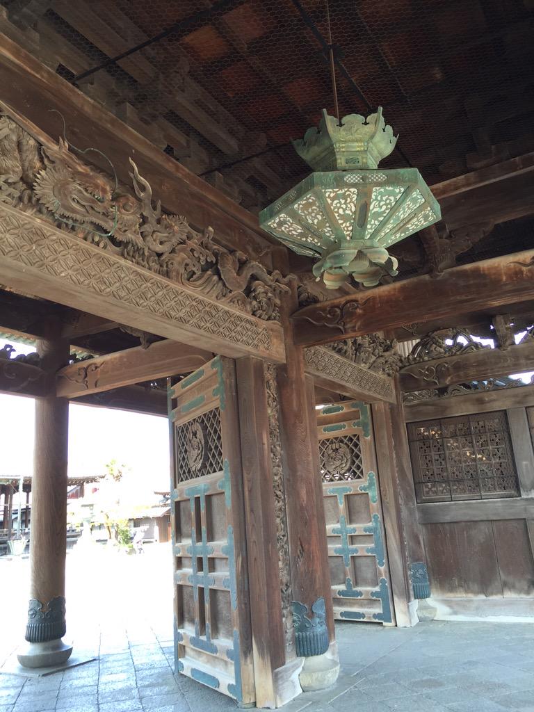 monblanc_'s tweet photo. 長浜、なかなか素敵な街でした。古い町並み。ちょいちょい水路。寺。 http://t.co/qqHPk3NXte
