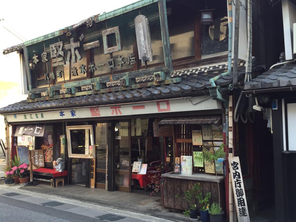 monblanc_'s tweet photo. 長浜、なかなか素敵な街でした。古い町並み。ちょいちょい水路。寺。 http://t.co/qqHPk3NXte