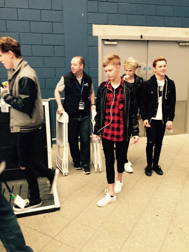 elliemallard_'s tweet photo. @TheTide #TheTideAtTheO2 #TheTideSigning http://t.co/UYPDuZihpw