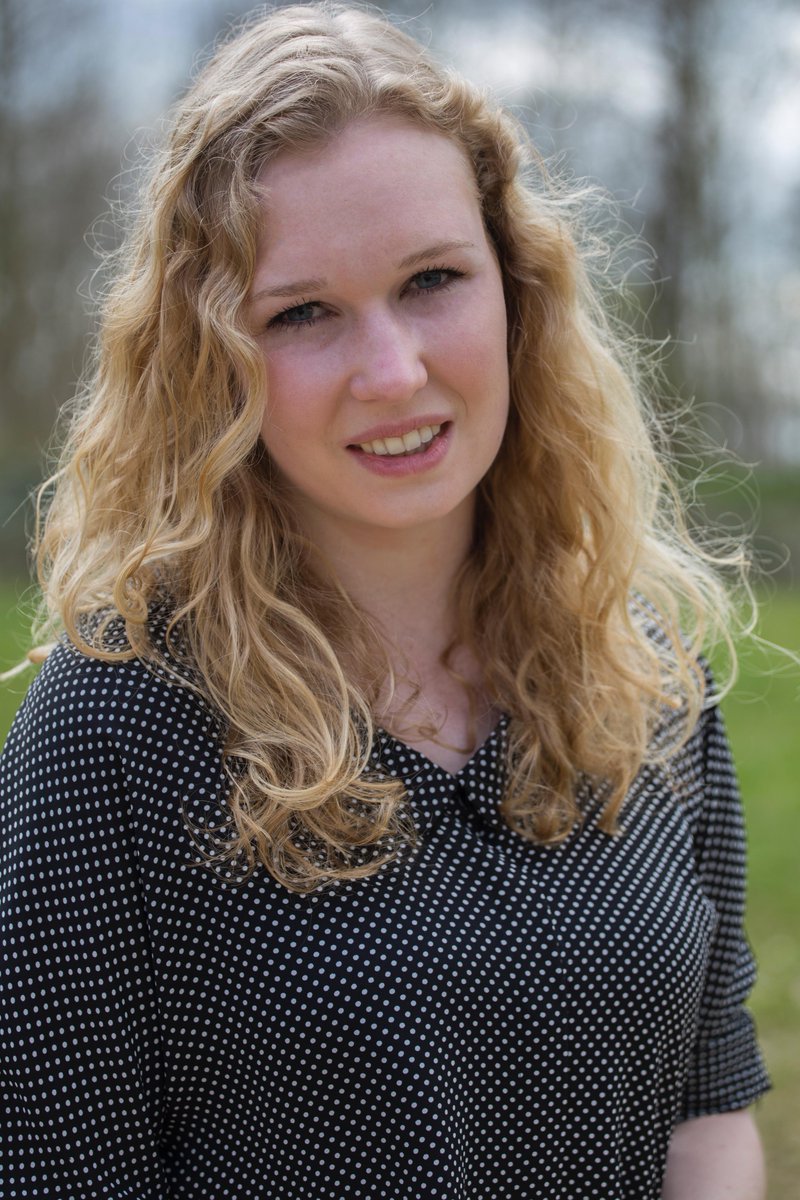 BESTUUR! Loes (19) studeert Biologie. Daarnaast zingt ze en speelt ze gitaar. Loes is de voorzitter van MITBY.