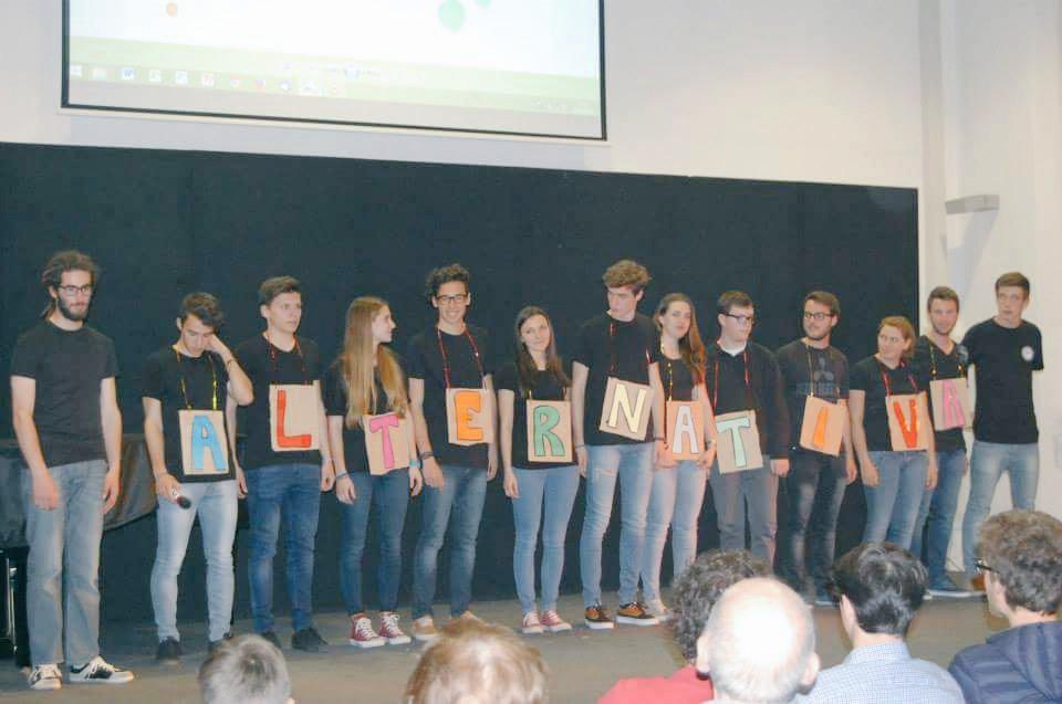 080ca130bc2d430's tweet photo. Bivacco si presenta! #alternativa http://t.co/MsswWf8gTw