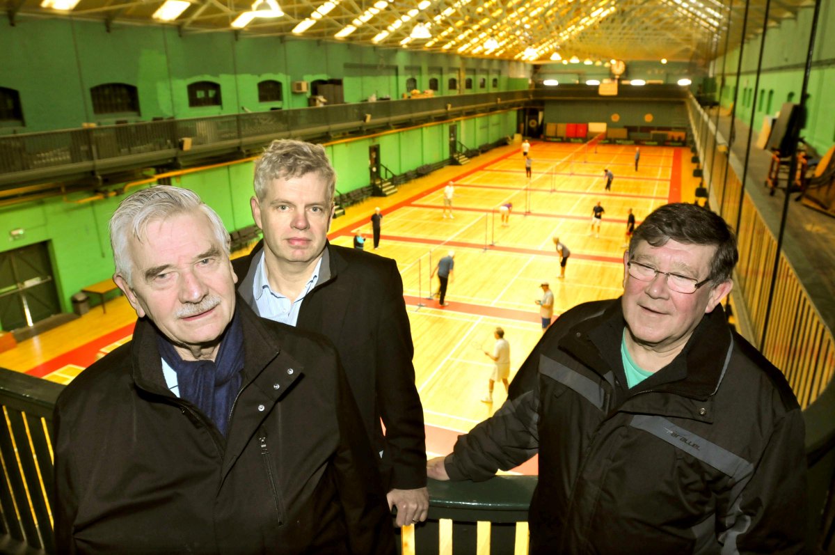 yorkpress's tweet photo. Crucial York RI meeting abandoned after hundreds of people turn out http://t.co/Np645E33D2 http://t.co/U4MyaYRMXS
