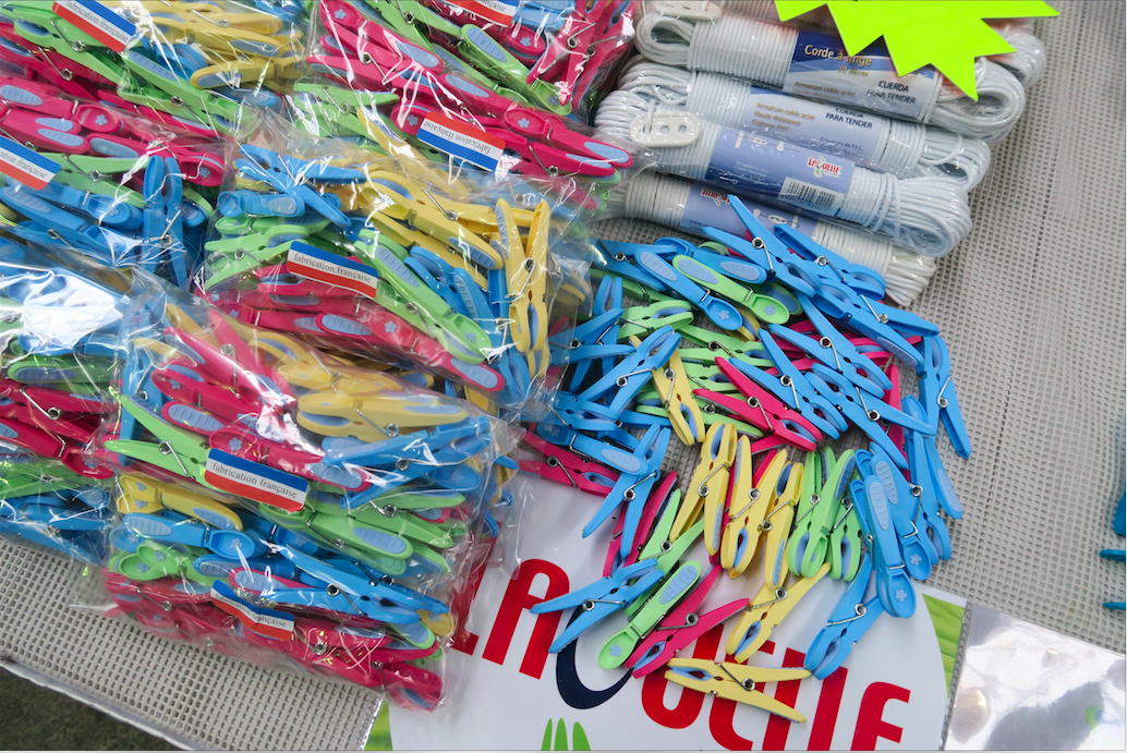 salonprintemps's tweet photo. Sur le #SalonPrintemps on y trouve aussi des pinces à linge #madeinfrance de chez #Laguelle et elle pince fort http://t.co/SoYLi7NhPr