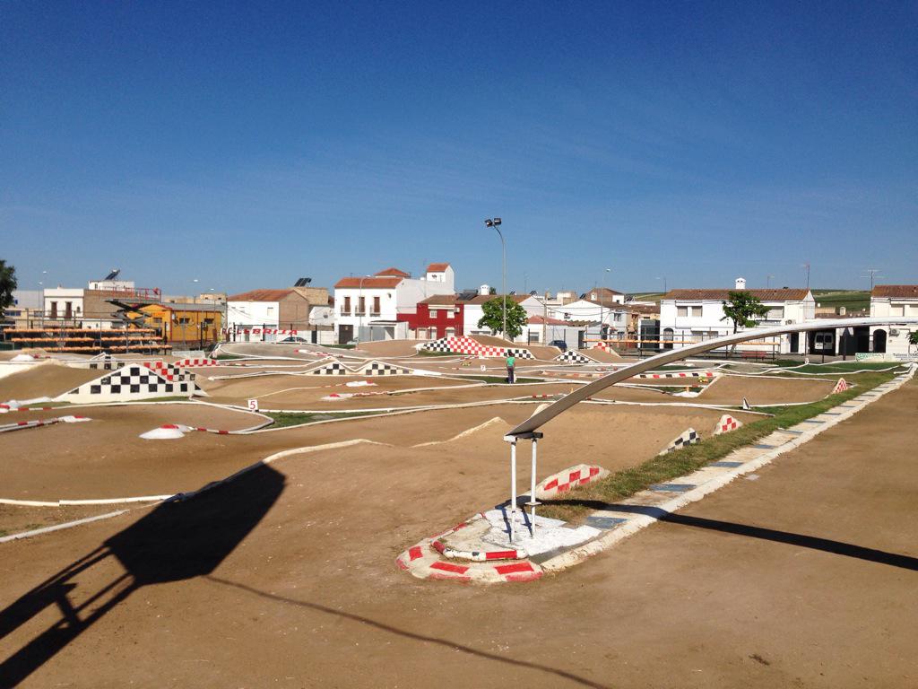 rcmitico's tweet photo. Estamos en Lebrija (Sevilla) para participar en el cto de España TT 1/8 eléctrico. http://t.co/UnzMyvCjA2
