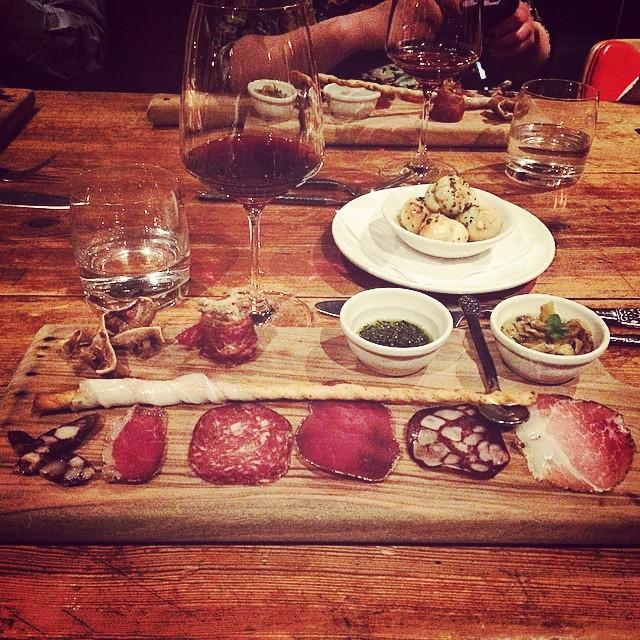 Perfect dinner in celebration of a top lad. Happy birthday Henry. <a href="/drfantasty/">-</a> #meats #porkbrain #wiinnnee #food #to…