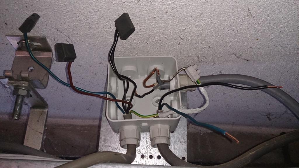 Storing in buitenverlichting. Twee groepen door elkaar en puingroepenkast. Lijkt steeds meer op <a href="/teundebeun/">Teundebeun</a>
