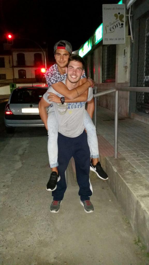 Jesus8Dominguez's tweet photo. Buenos días, muchísima suerte en tu nueva aventura hermano. No tardes mucho en volver. Te quiero @jcocho http://t.co/L3DhKCLIDa