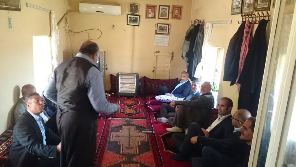 aslanalibayik's tweet photo. Mv. Adayımız Sn @egilmezyusuf ile Mahalle ziyaretlerimize devam ediyoruz. Akbaş Mezramızda vatandaşlarımızlayız. http://t.co/cAaaQdRoIb
