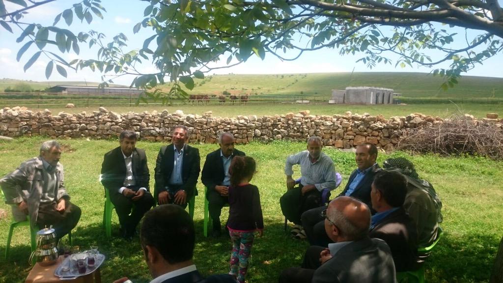 aslanalibayik's tweet photo. Mv Adayımız Sn @egilmezyusuf ile Mahalle ziyaretlerimize devam ediyoruz. Kopuz Kırsal Mahllmzde vatandaşlarımızlayız. http://t.co/SirOLCXWzN