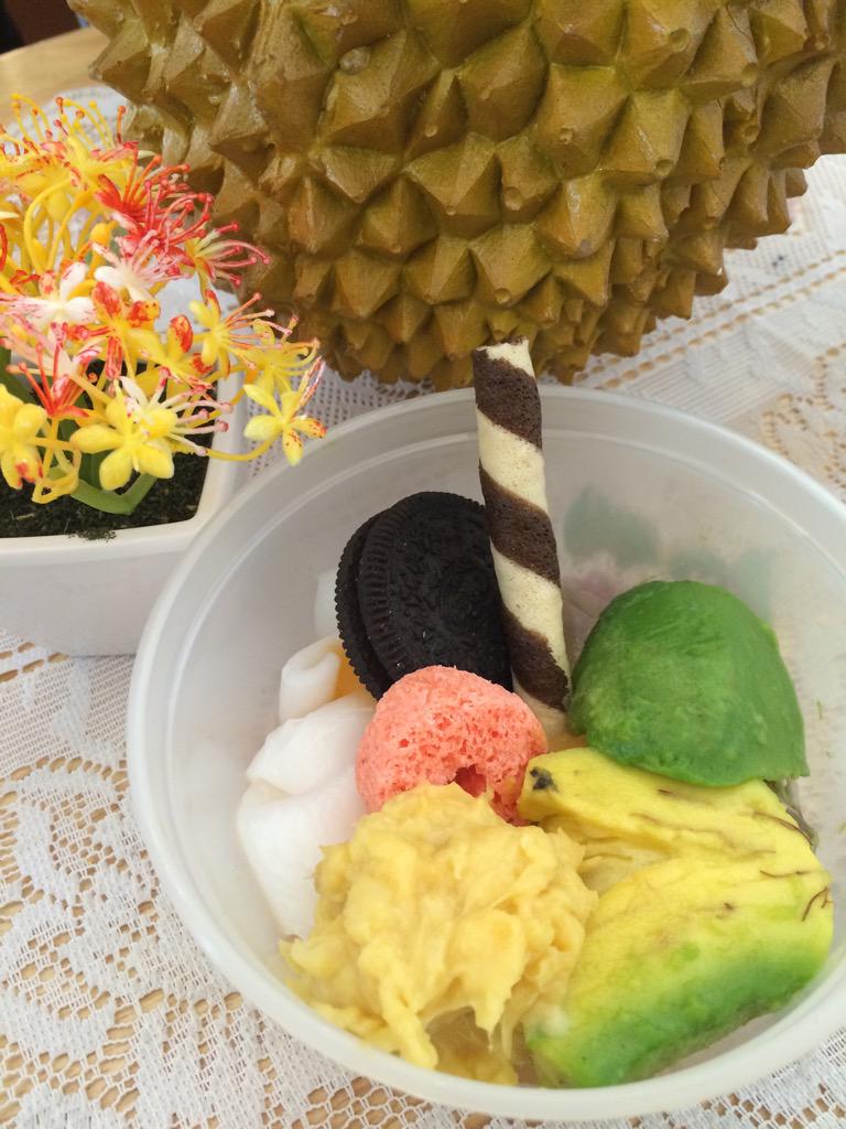 Tanbah es krim dan air kelapa Today untill 10pm only at <a href="/TheLivingWorld/">Living World Alam Sutera</a> Durian Dessert by <a href="/pancakemuseum/">ThePancakeMuseum</a> <a href="/agusta2108/">Connie</a>