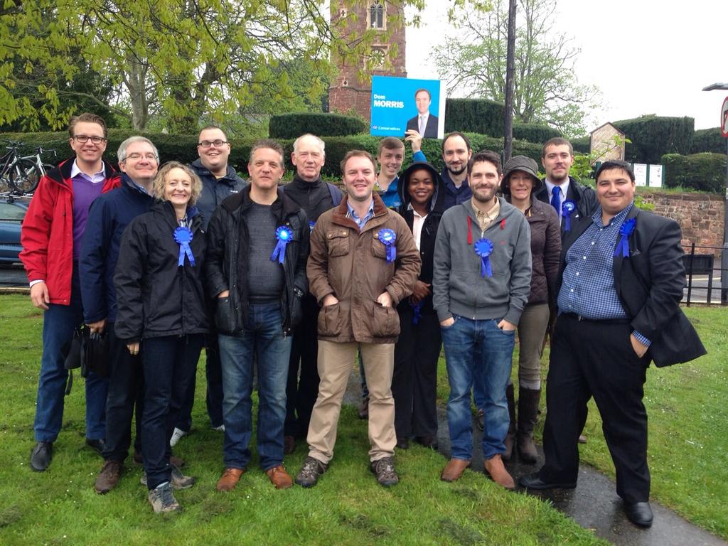 StrategyFarmer's tweet photo. Rain not denting morale out in Alphington this morning with @Mr_John_Harvey_ @Exeter_Uni_CA #TurningExeterBlue http://t.co/Vf92qFYjVd