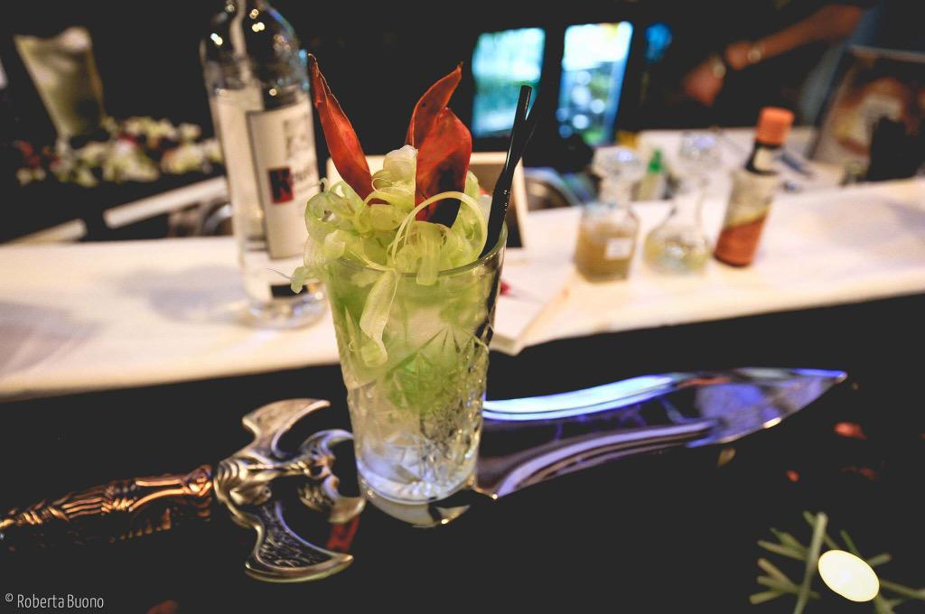 SeicentoAL's tweet photo. Presentación cocktail #whiteblood @WorldClass @GuiaGOAlicante @TardeoAlicante @alicante_actual @Alicante_City http://t.co/VxUVb0sosL