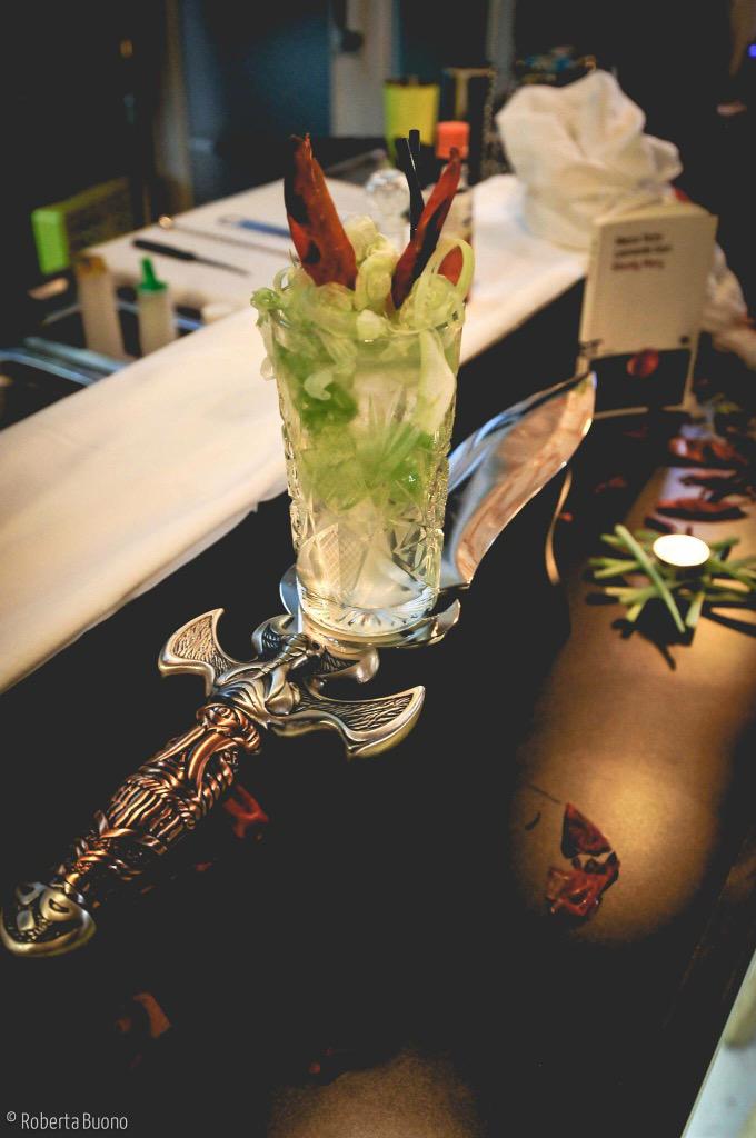 SeicentoAL's tweet photo. Presentación cocktail #whiteblood @WorldClass @GuiaGOAlicante @TardeoAlicante @alicante_actual @Alicante_City http://t.co/VxUVb0sosL