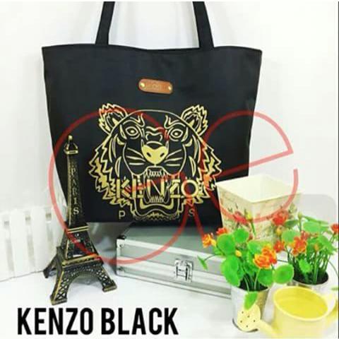 tresyard_19's tweet photo. Totebag , tote sumbu 
Masih banyak yang lain yaa sista kalo mau tanya lebih lanjut bisa invite 5123743c/ 085786111690 http://t.co/QLTSINu3Sz