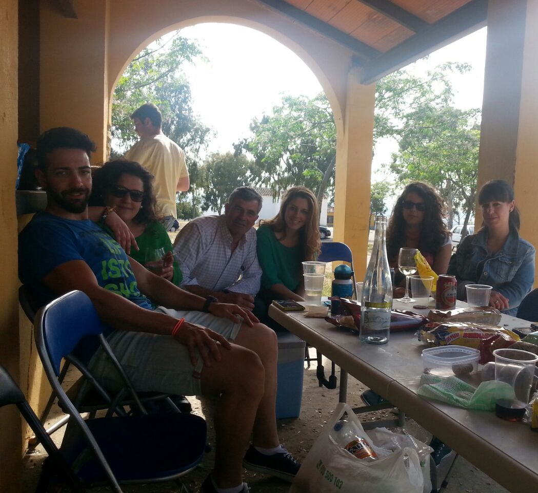Victoria140694's tweet photo. Un orgullo pertenecer a esta banda con esta gente, estupendo día el de ayer, mañana más!!! @BandaHornachos http://t.co/TJTFus48ZX