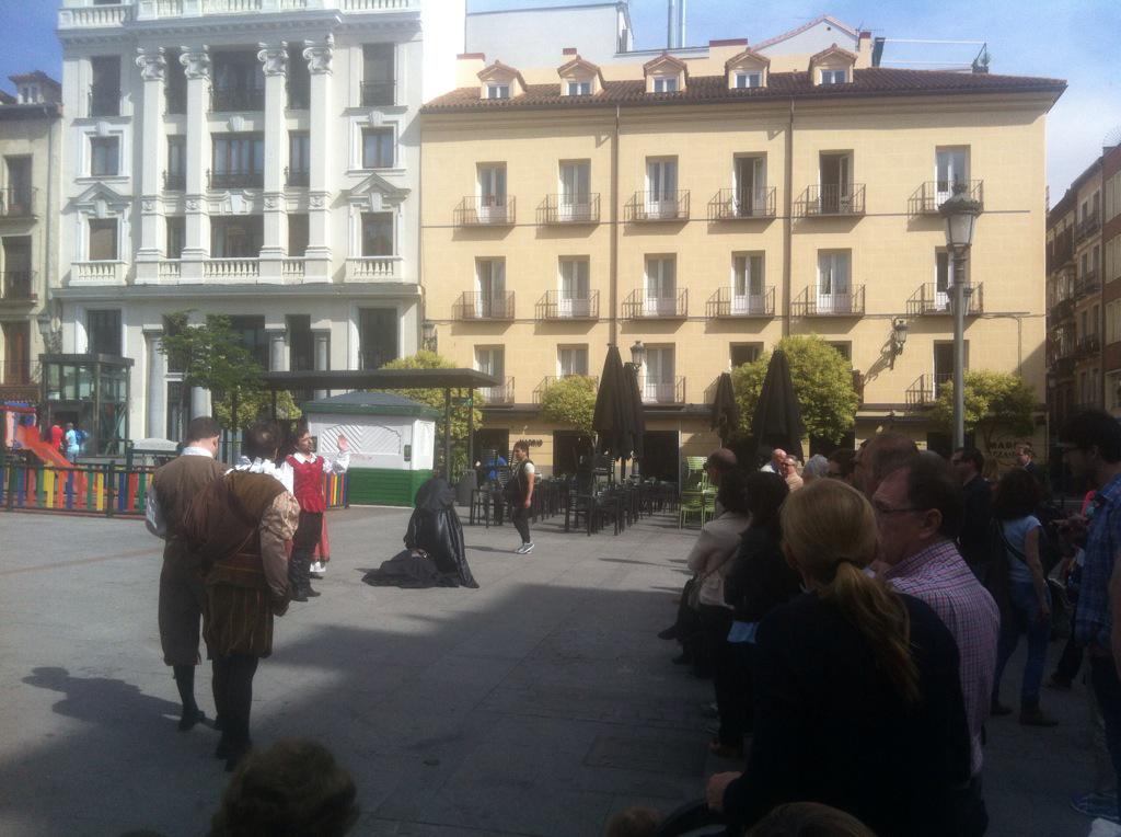 Pablobatm's tweet photo. @Barriolasletras el teatro de las ranas en el barrio de las letras http://t.co/QQL2h31LIL