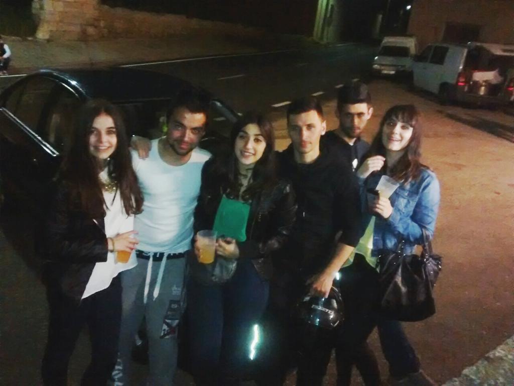 susana_saza's tweet photo. Que bien se esta, cuando se esta bien👌👌👌 http://t.co/dNIrkSPKwH